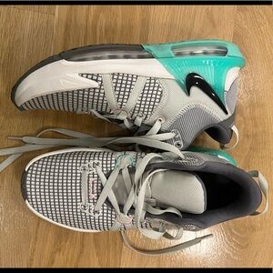 Lebron Witness VII, Men’s size 8 Nike Basketball shoes.